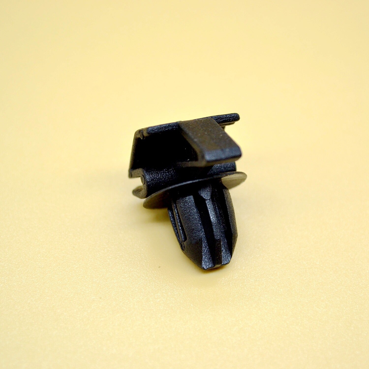 10pcs Nylon Fender Corner Rocker Moulding Clips Fastener Screws for Ford Focus