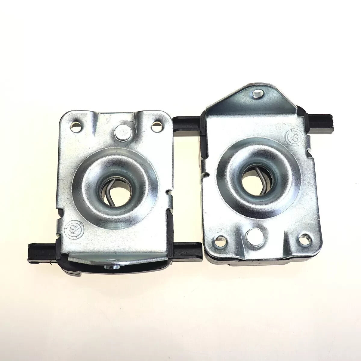Suitable for BMW E39 528i E46 E53 330i E52 2-piece lower latch lock 51238203859