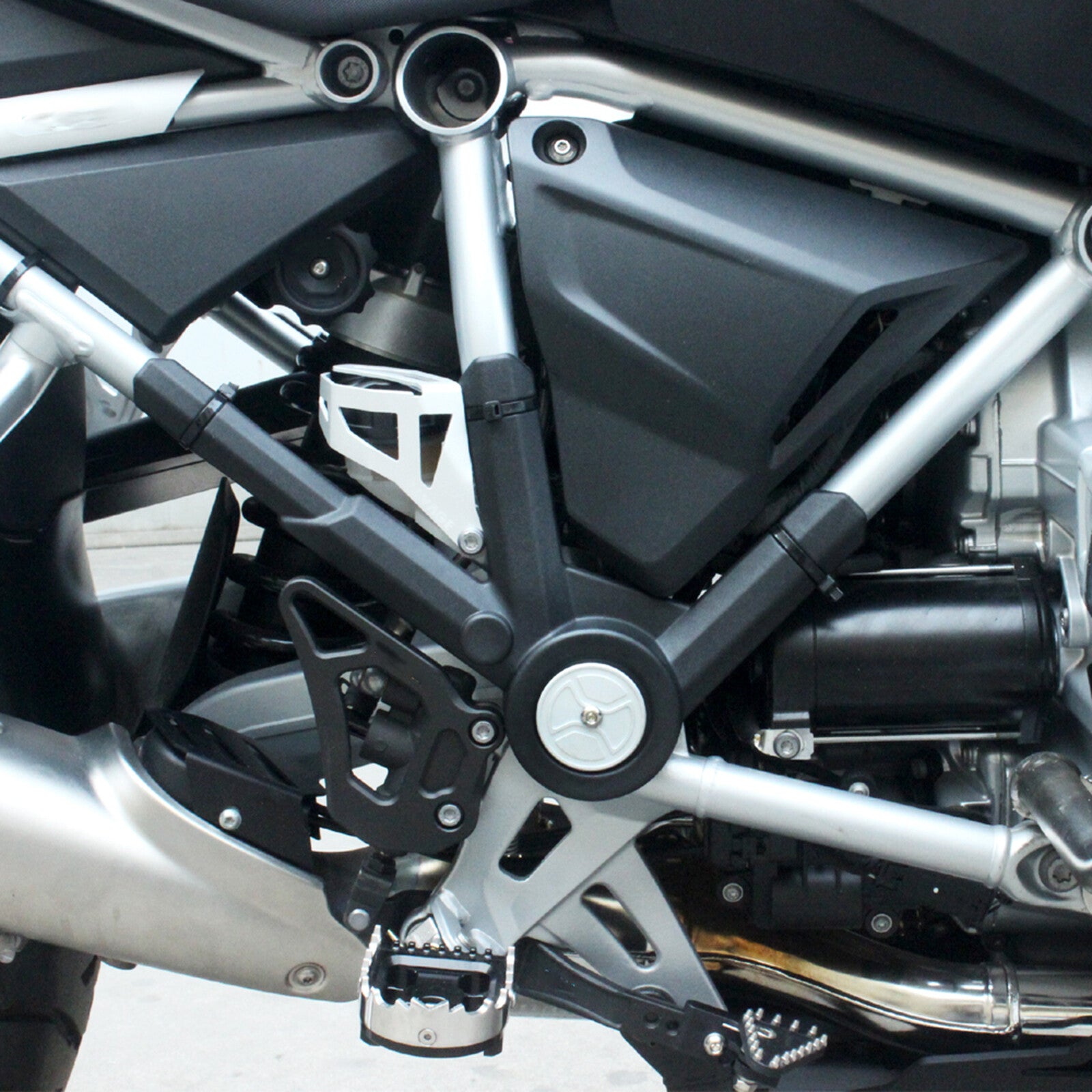 Side panel protector for BMW R1200GS LC/ADV and R1250GS/ADV - Black protective cover