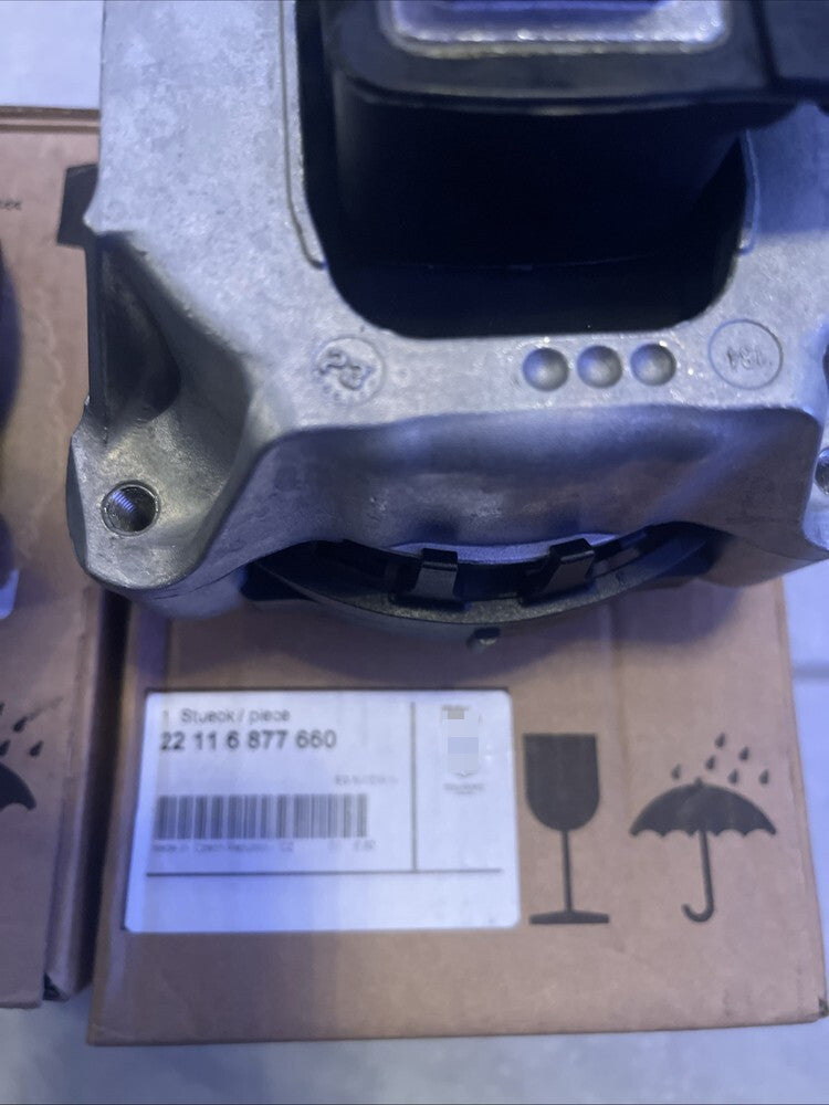 Two-piece set of left and right engine motor brackets suitable for BMW G38, G32, G12, 525Li, 530Li, 630i, 730Li