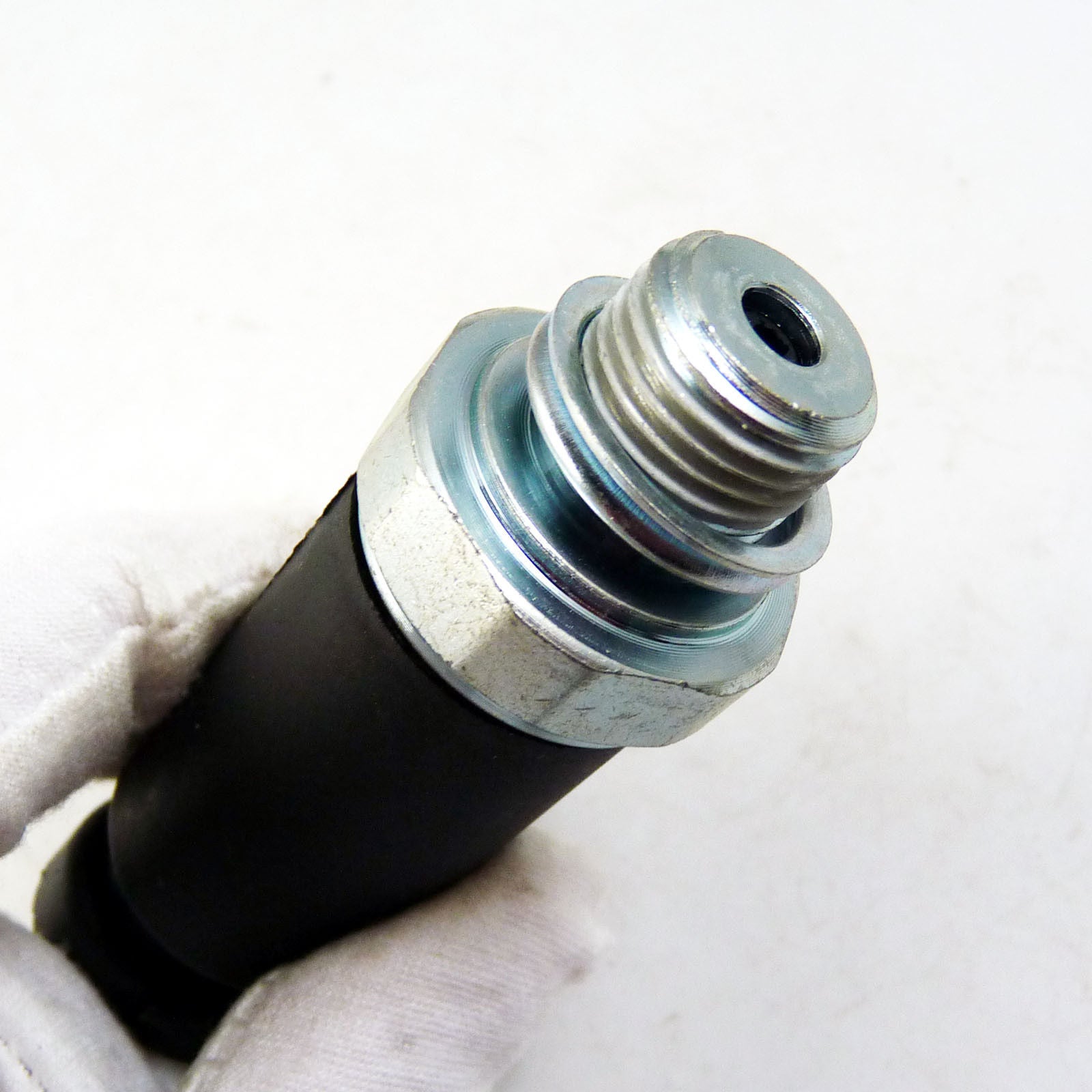 Engine oil pressure sensor switch 12562267 PS303 1 pin for GMC for Pontiac - v