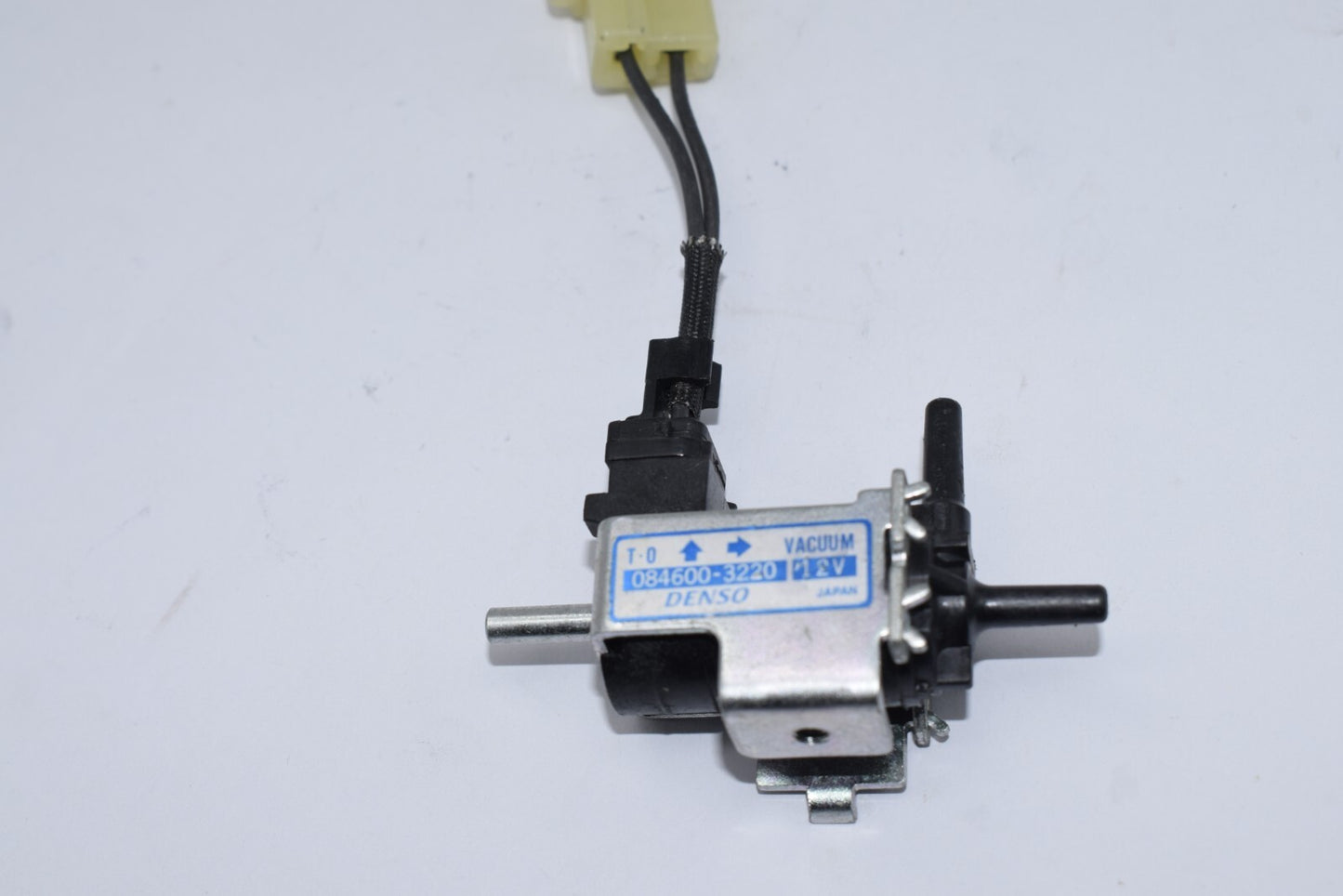 1985-89 for Toyota MR2 Vacuum Switch Valve # 084600-3220 Q