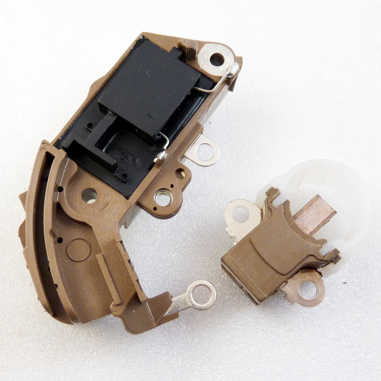 Suitable for Chevrolet Prizm for Toyota for Corolla alternator regulator brush holder 1260001580 Q