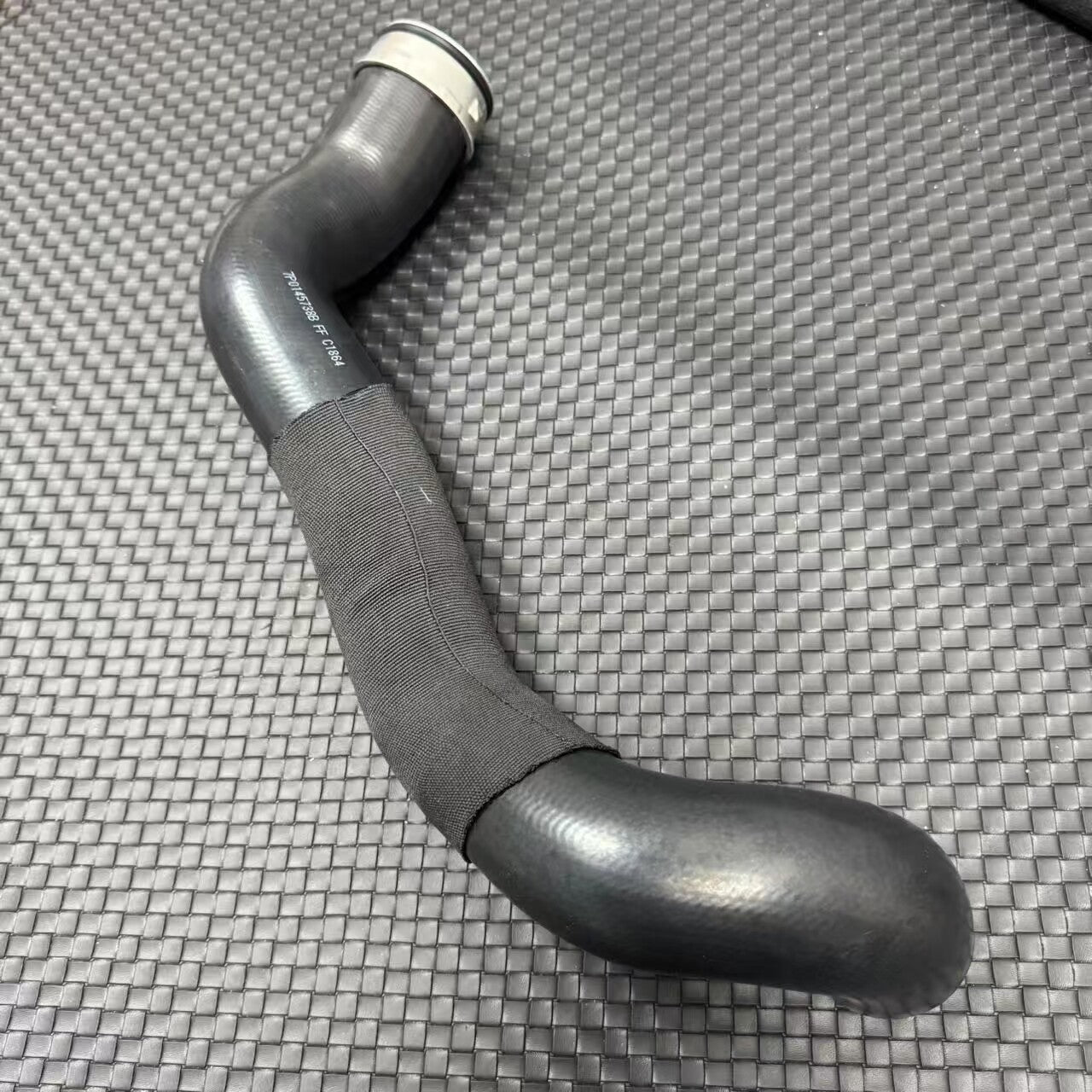 7P0145738B Charger Intake Hose for PORSCHE for Cayenne 92A 2010-18