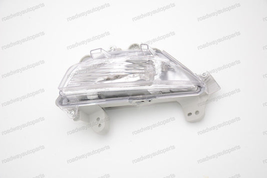 The left front bumper turn signal light is suitable for Mazda 3 Axela 2014 - 2016.