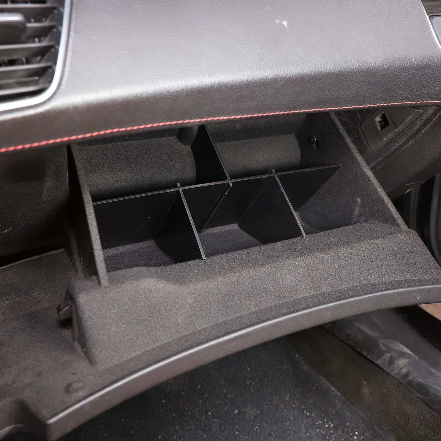 Black leather armrest box and storage box for Corvette C7 2014-2019- v
