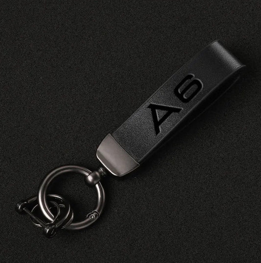 Suitable for Audi Q4 car keychain/key ring with horseshoe buckle, carbon fiber leather, black.