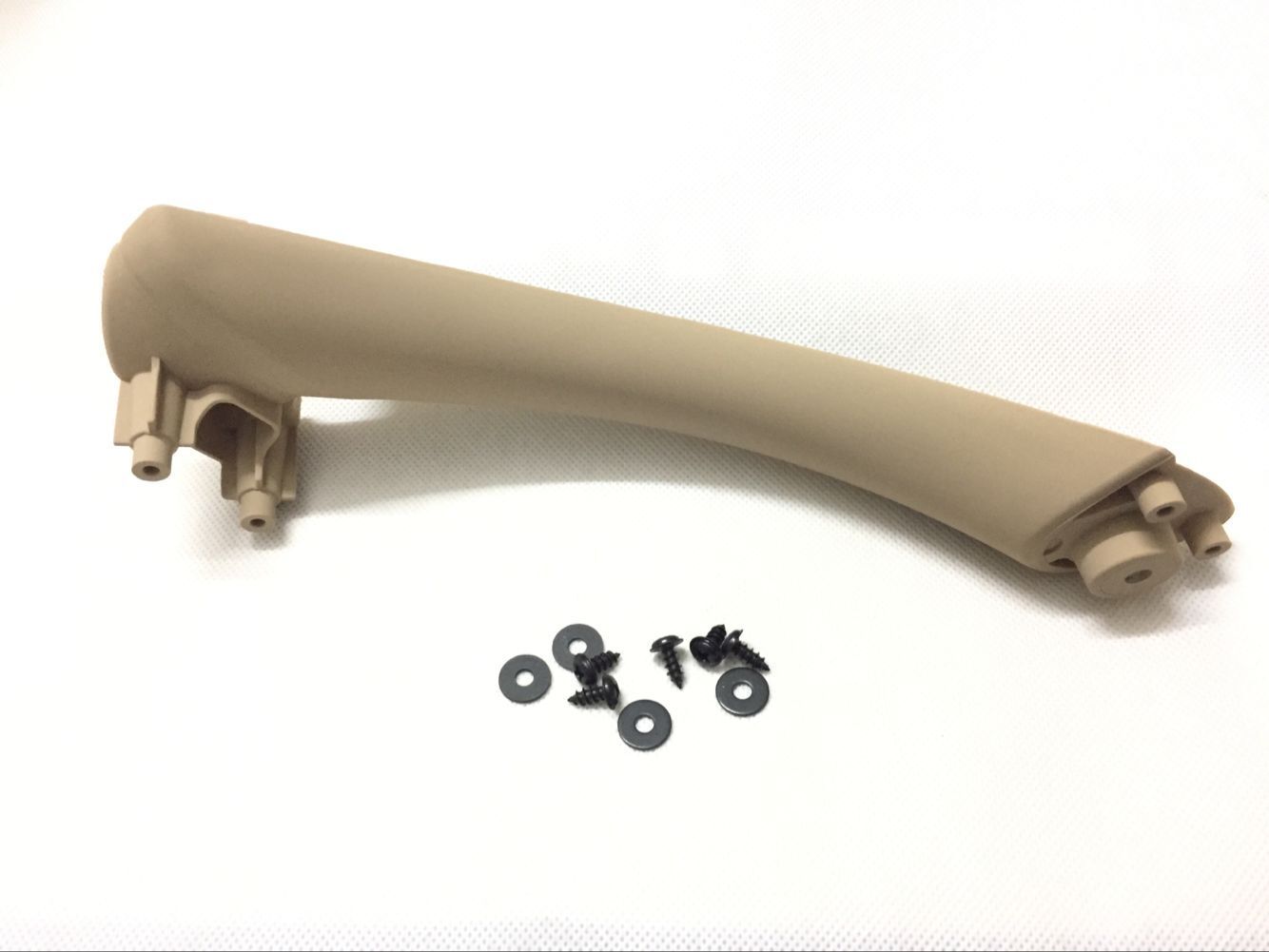 The beige inner door panel handle cover on the right side is suitable for E90 328i- n