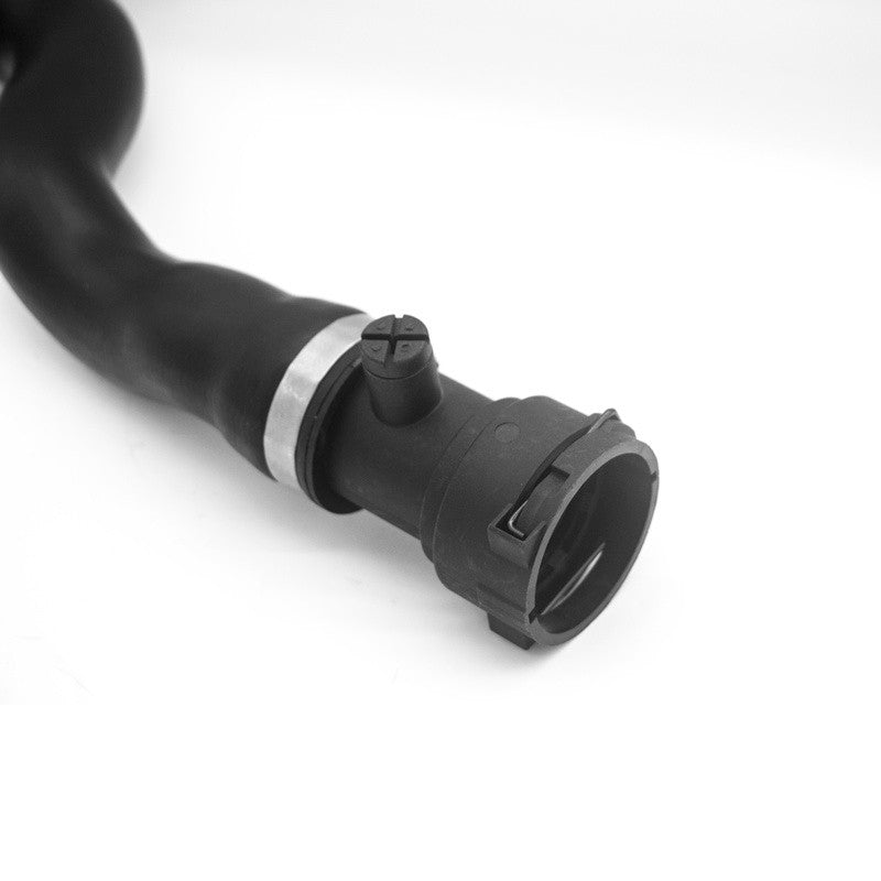 The upper radiator coolant hose is suitable for 5 E39 95-04 and 7 E38 11531705223- n