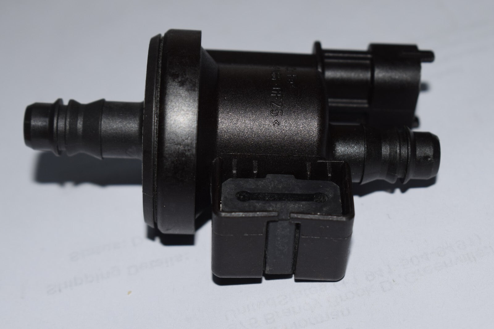 Suitable for Volvo tank purification solenoid valve 0280142553 31657978 - n