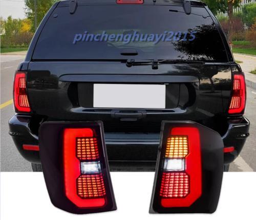 A pair of LED left and right LED taillight assemblies for Jeep Grand Cherokee 1999-04