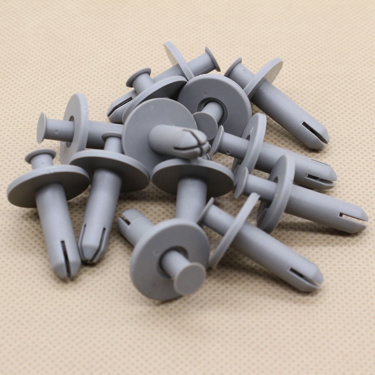 15Pcs for Mazda FD01-68-AC3 Absorber Fastener Push-Type Retainer