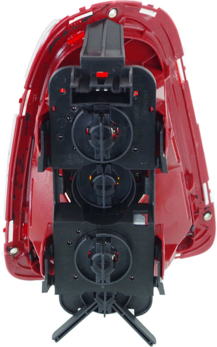 Suitable for 2007, 2008, 2009, and 2010 Cooper hatchbacks with yellow turn indicator on the right taillight.