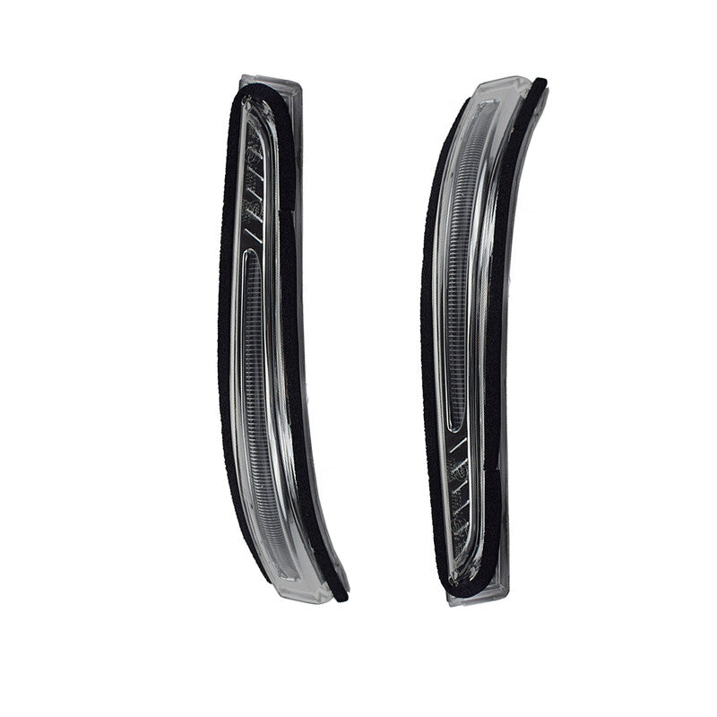 A pair of mirrored turn signals are suitable for the for Hyundai Santa Fe Sport IX45 3.0 2014-2016.