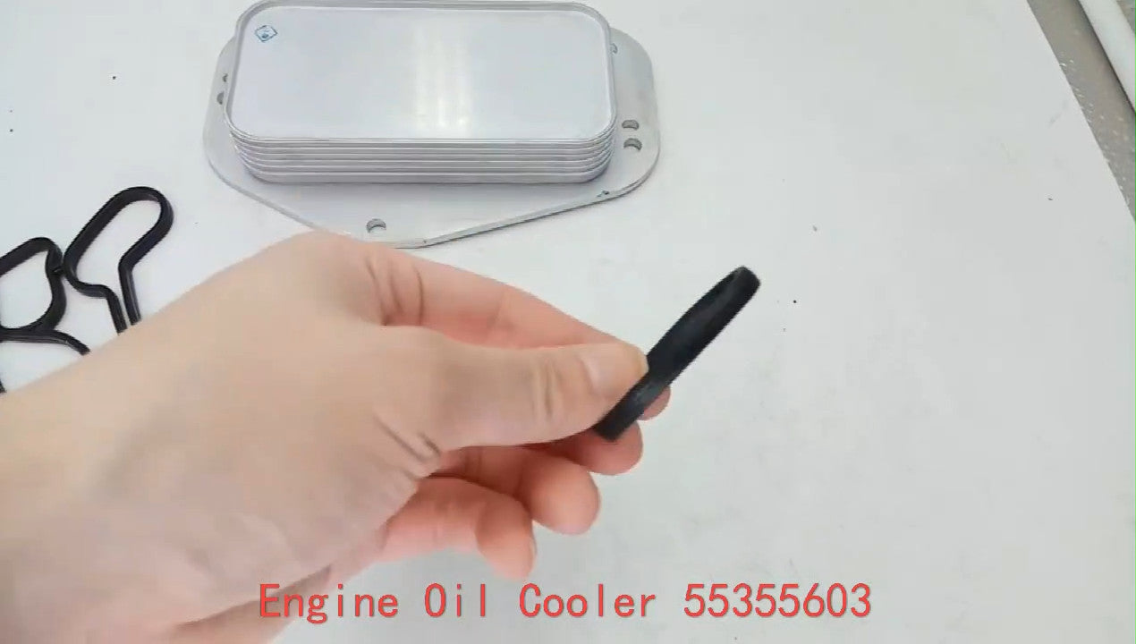 Engine Oil Cooler 55355603 for Cruze Opela Stra Aveo Astra 55571687 v