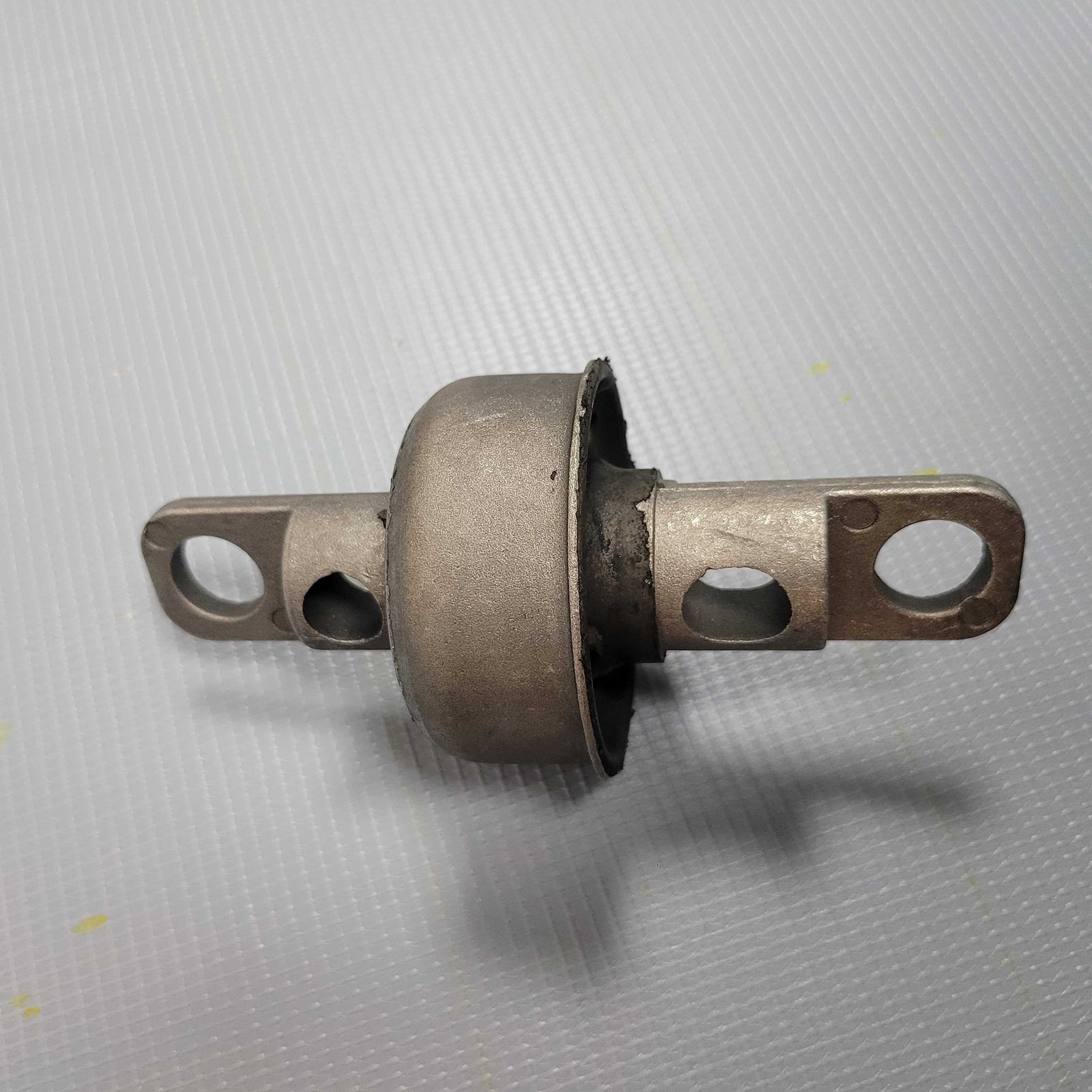 Parts Number# 68199980AB Rear arm Rubber Bushing 1pack Q