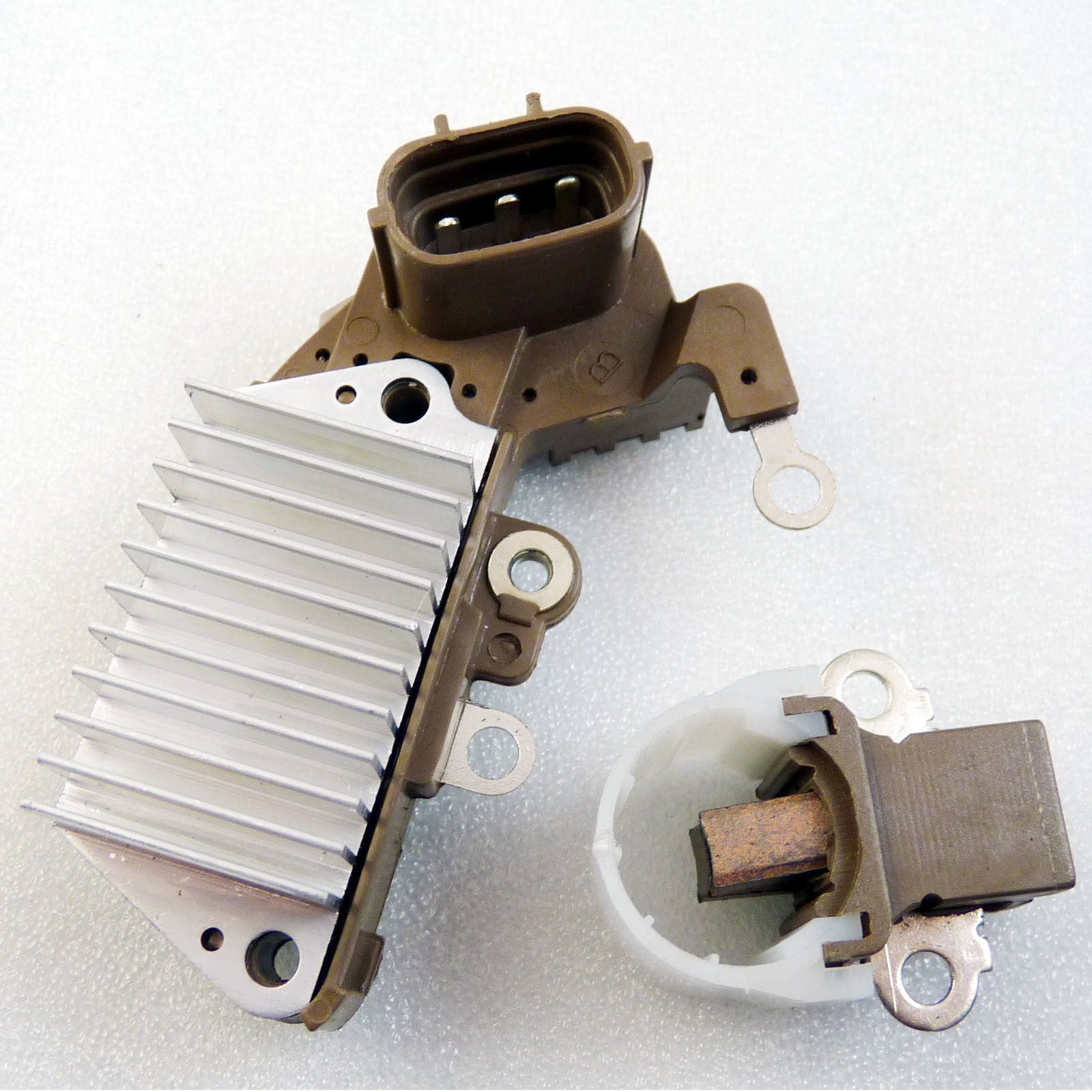 Suitable for Chevrolet Prizm for Toyota for Corolla alternator regulator brush holder 1260001580 Q