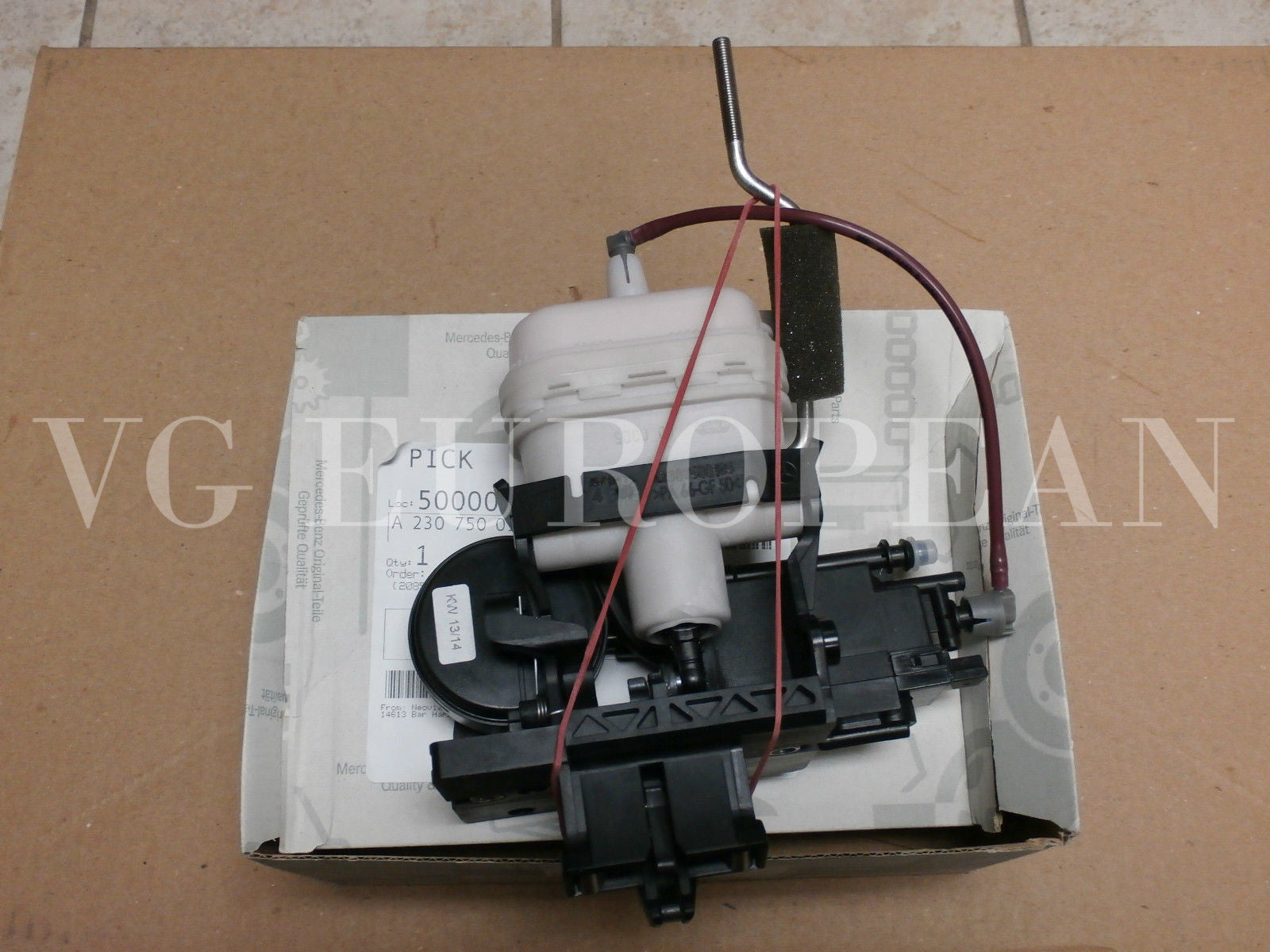 Brand new SL500/SL550 trunk latch actuators for Mercedes-Benz R230 SL-Class.