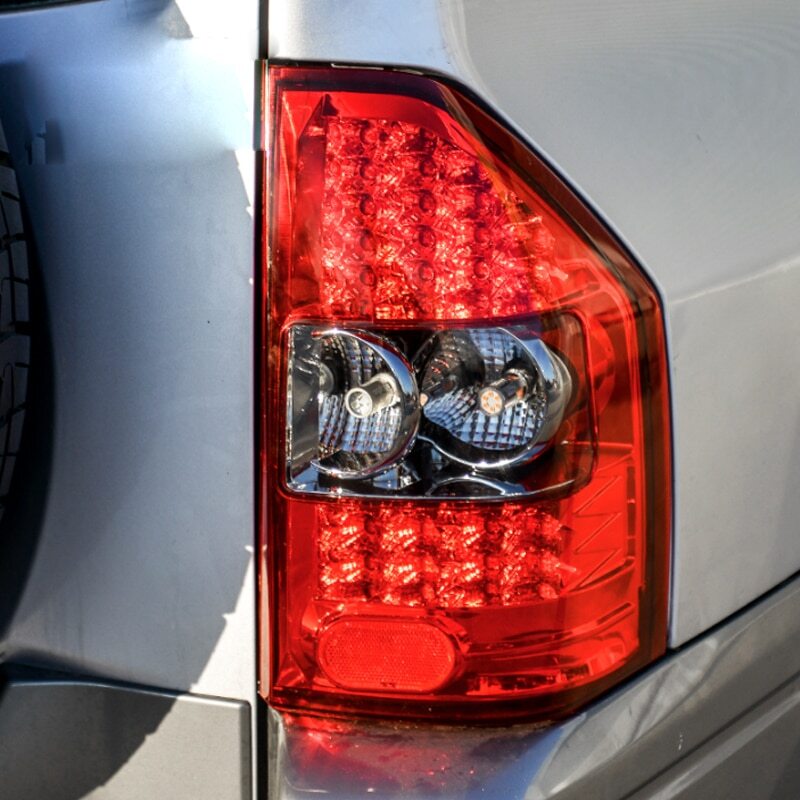 1Pair LED Rear Tail light Red for Mitsubishi pajero montero V73 V77 1999-2006
