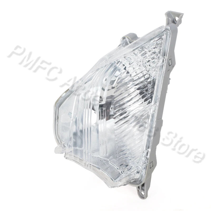 Right fog light, side corner light, turn signal light applicable to for Toyota Prius C 2015 - 2016