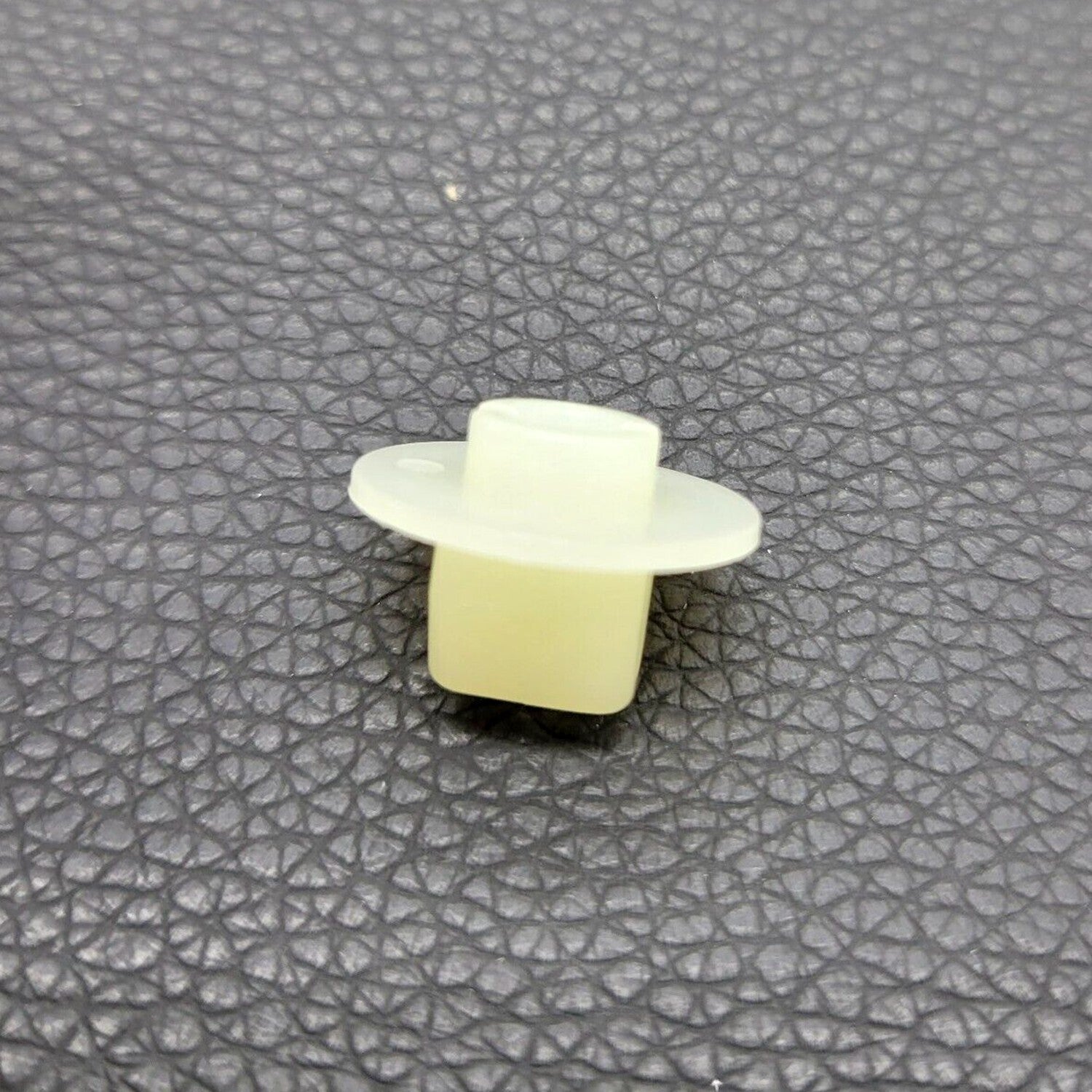 20 Pcs Nylon Headlight Mounting Grommet for Toyota for Lexus for Scion 9018905142