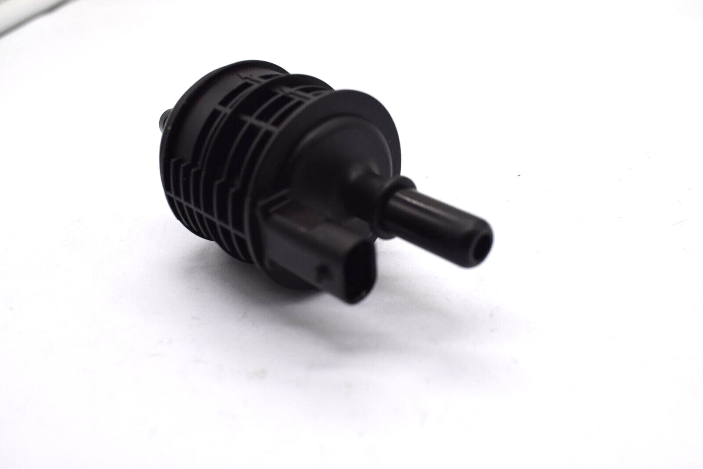 Solenoid valve for steam tank purging in GLE400 SL450 (A0014700993) n