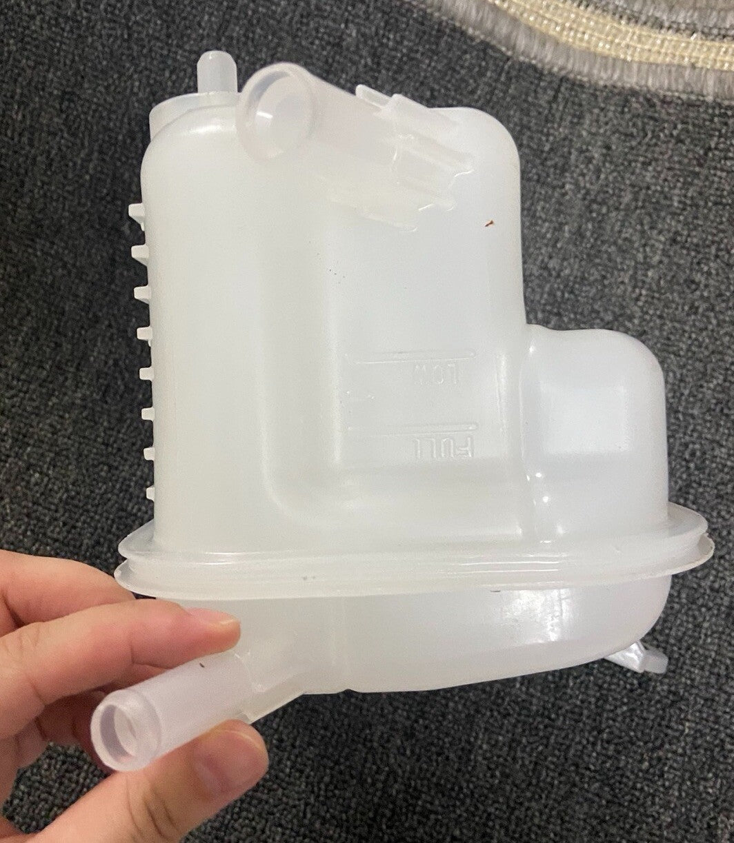 Engine Coolant Reservoir 164A2-37012 for 2018-2022 for Toyota C-HR Q