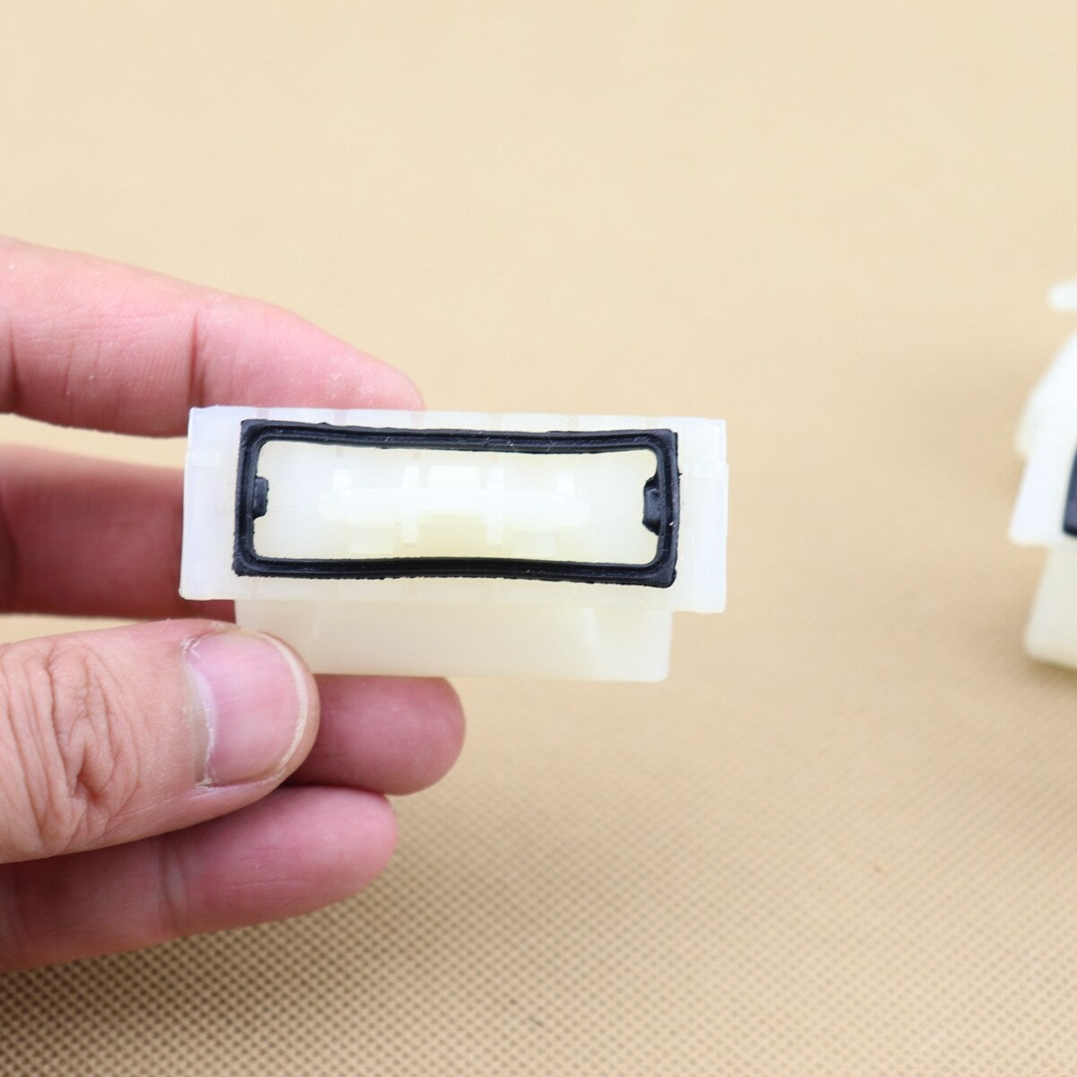new 4G8898909 side skirt clip safety kit. Suitable for Audi 2012, 2013, and 2014 models, including the for Audi A6 and C7.