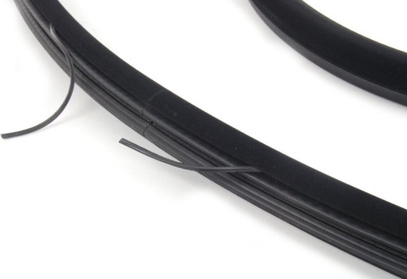 One front left or right body rubber sealing strip suitable for F10 520i 528i- n
