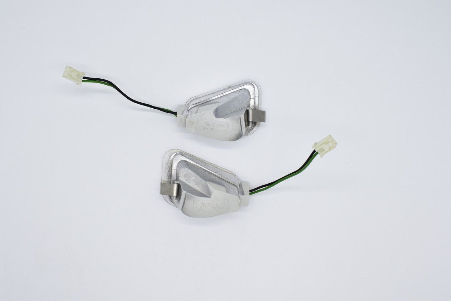 Left and right mirror lights are suitable for , 3M5A-13B375-AD Q80QA- n