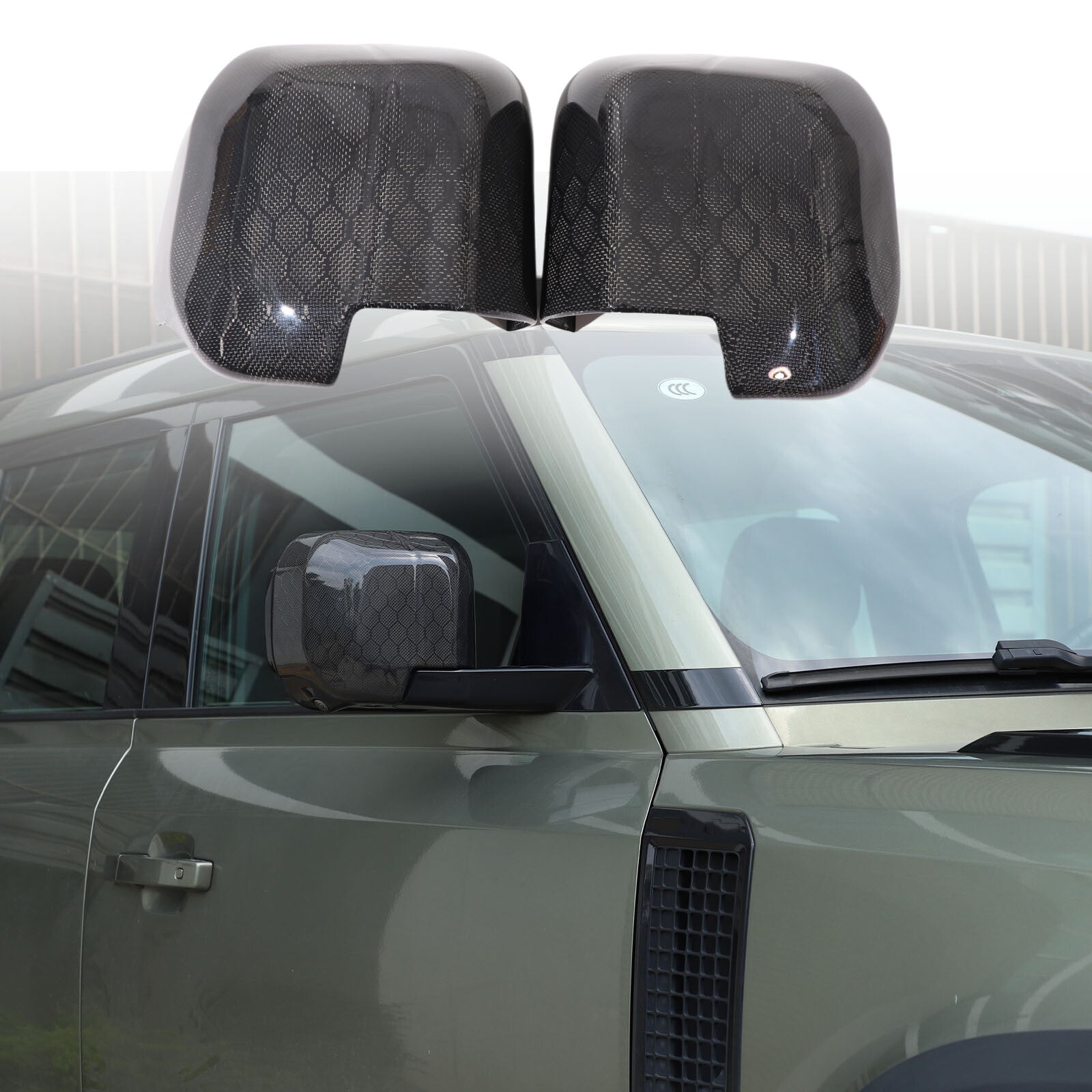 Honeycomb carbon fiber rearview mirror caps are suitable for Land Rover for Defender 90, 110, and 20-24 models.