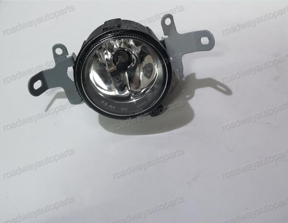 1Pcs Front Fog Light Driving Lamp for Mitsubishi Pajero V93 V97 V98 2010-2014