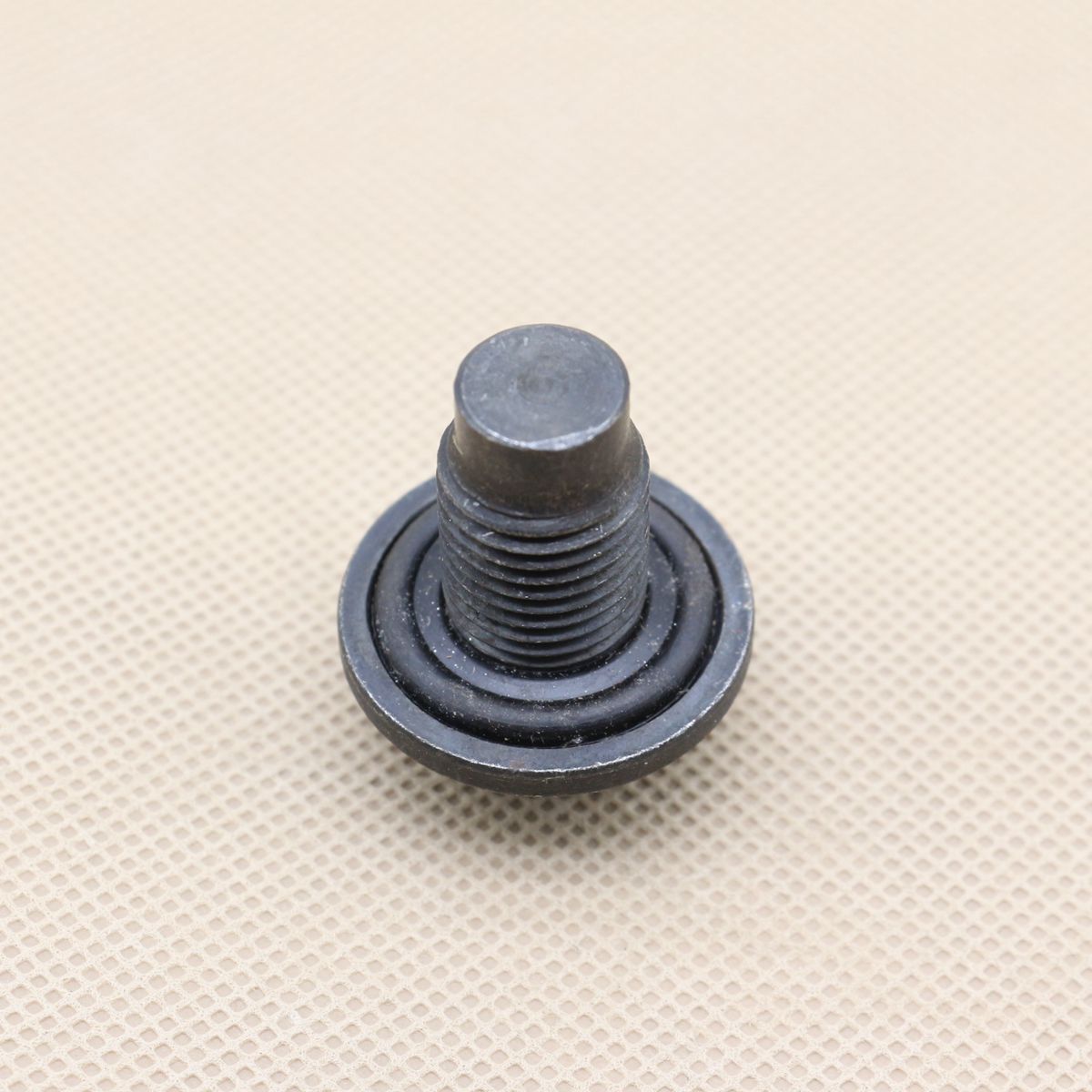 Oil pan pump drain plug for Land Rover for Range Rover Sport LR3 LR4 engines LR073675