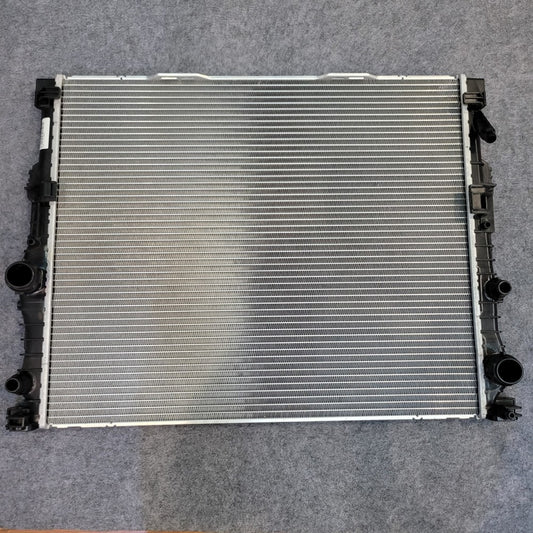 Radiator for BMW G12 G30 G32 530i 540i 740i 640i GT xDrive