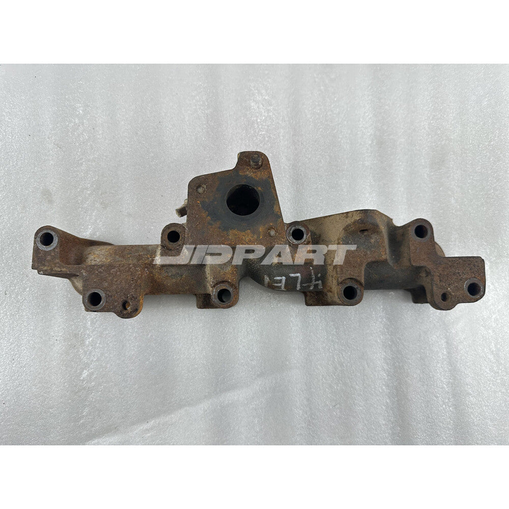 4LE1 exhaust manifold is suitable for Isuzu excavator engine parts.
