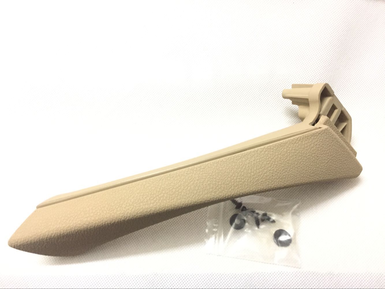 The beige inner door and outer door panel handle cover on the right side are suitable for the E90. n