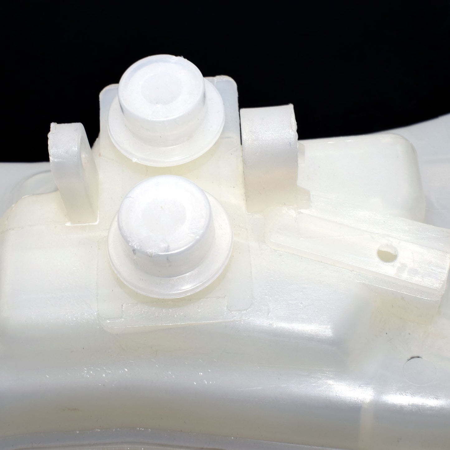 Brand new brake fluid reservoir for Audi A4, A6, S4, and C6, model 8E0 611 301 G, 8E0611301G- n