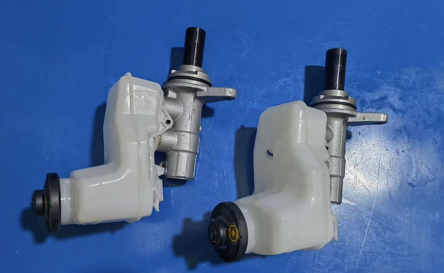 Brake Master Cylinder Assembly - Fits 2018+ for Camry , for Lexus for ES , for Avalon - 99%New Q
