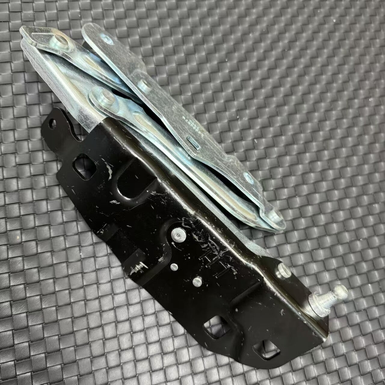 Hood Hinge for GM LaCrosse 17-19 Q