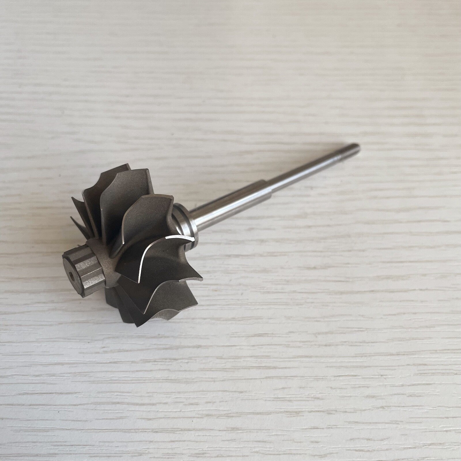 TD04L 41.2/47.2 mm 12-blade turbine shaft/turbine wheel/turbine shaft
