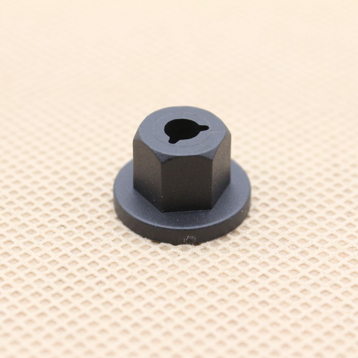 76 C thermostat suitable for 6D31, 6D34, and 4D34 engine parts. 18107