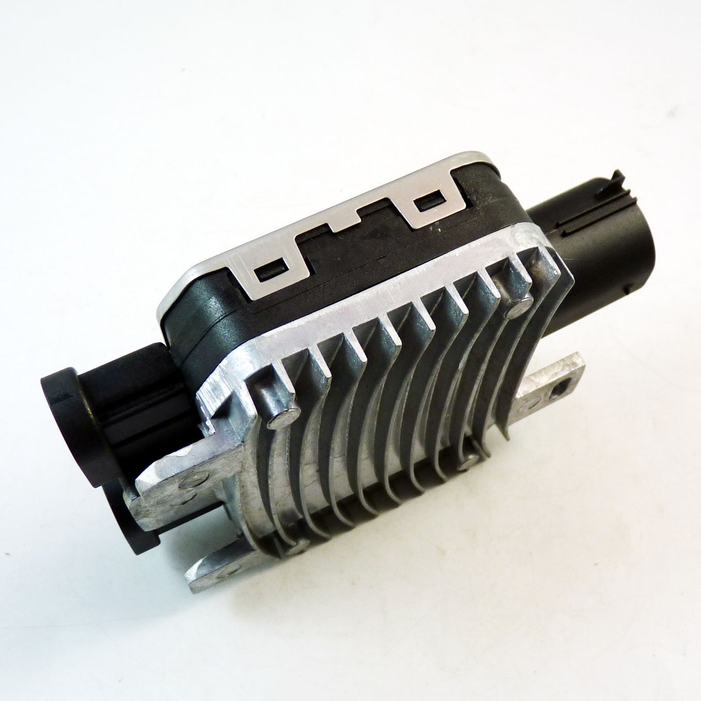 Fan control relay module regulator C2S24957 is suitable for Jaguar X-type 2.5 3.0L V6 models (models 01-08). Q