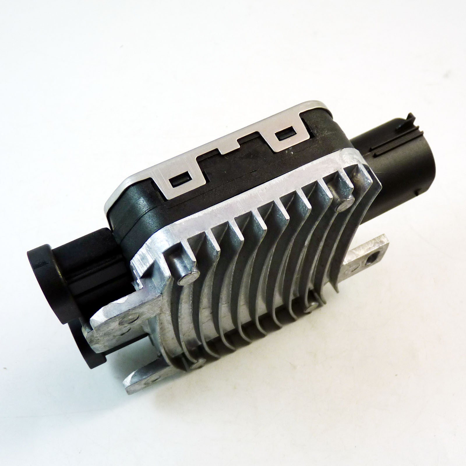 Fan control relay module regulator C2S24957 is suitable for Jaguar X-type 2.5 3.0L V6 models (models 01-08). Q