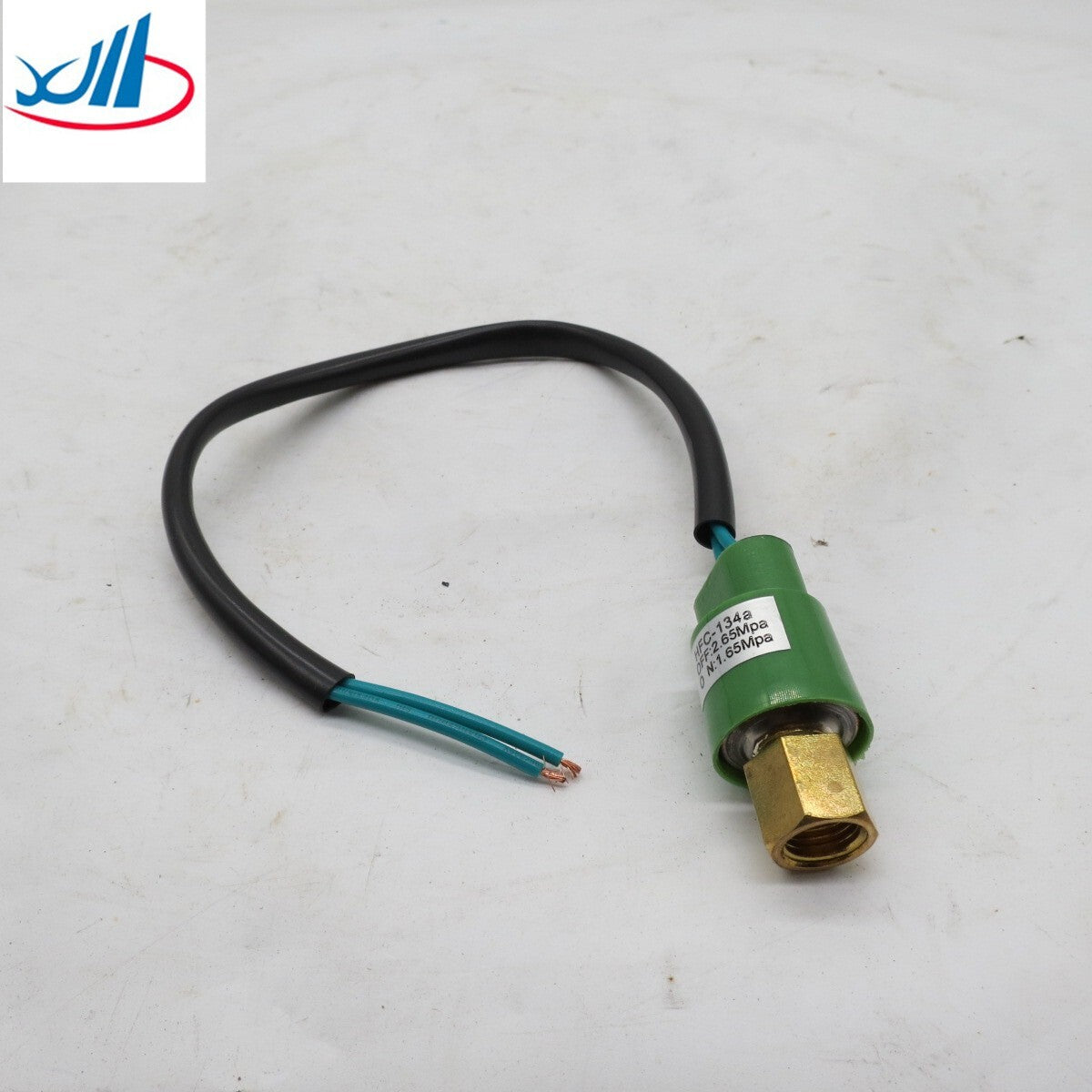 new C201 thermostat 82 C, suitable for Isuzu D201 excavator engine parts. D