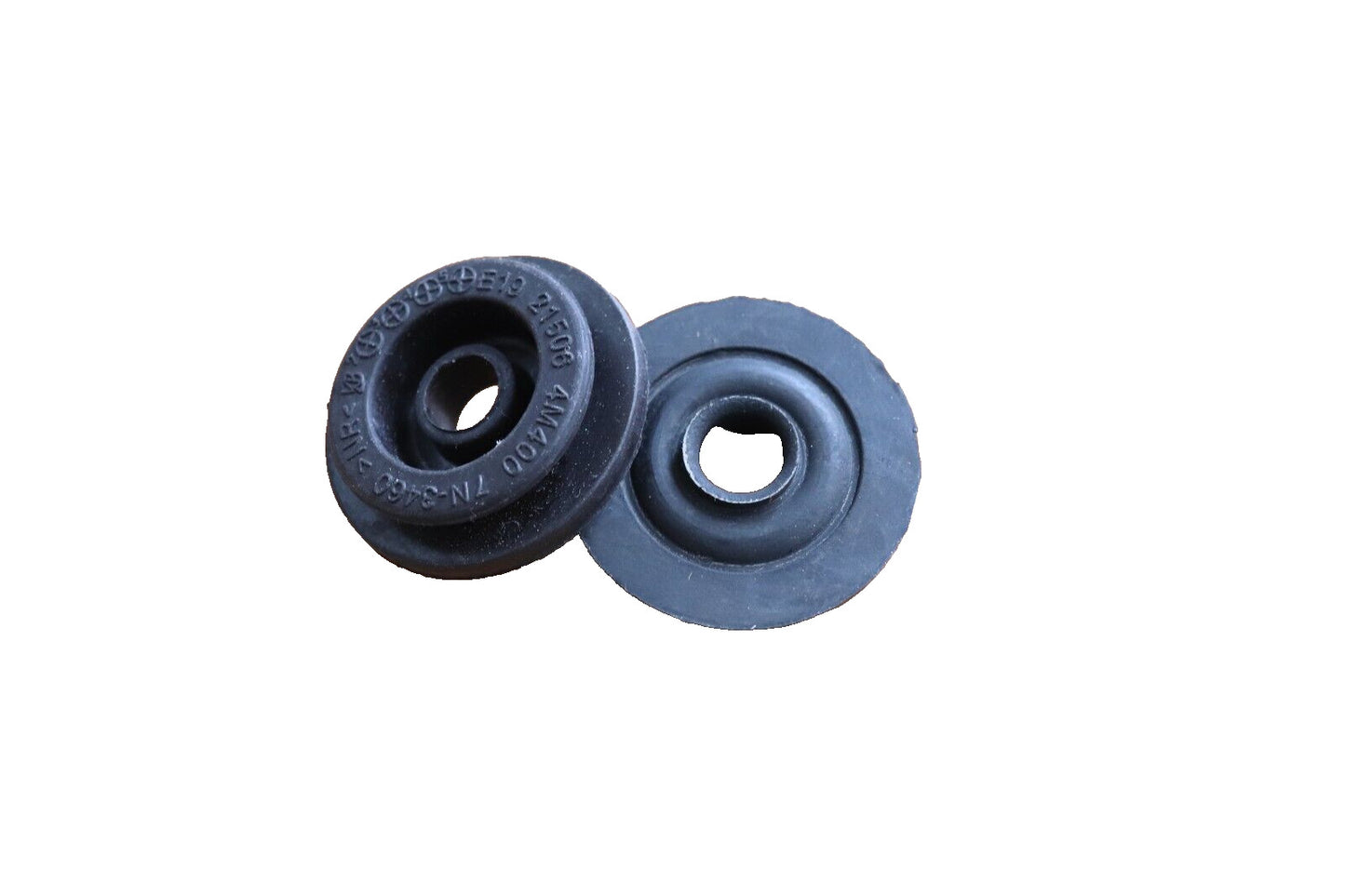 Two upper radiator mounting bushings suitable for Nissan for Infiniti 21506-4M400 and 21506-6M100.