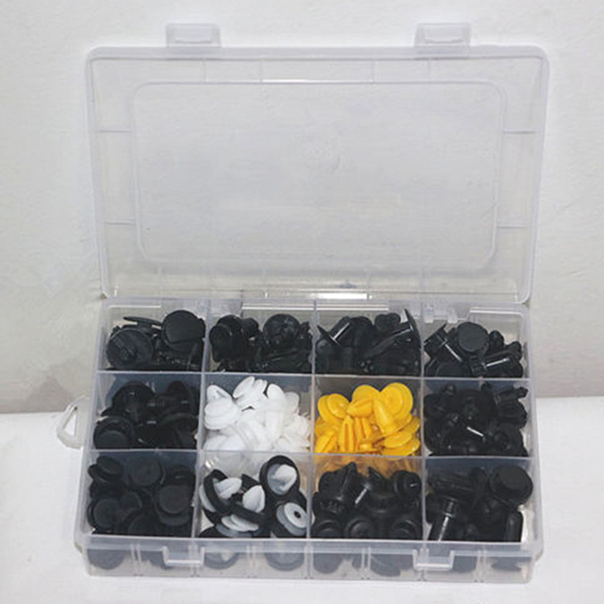 100-piece pack of plastic rivet clips for car door mudguards, suitable for automotive parts.