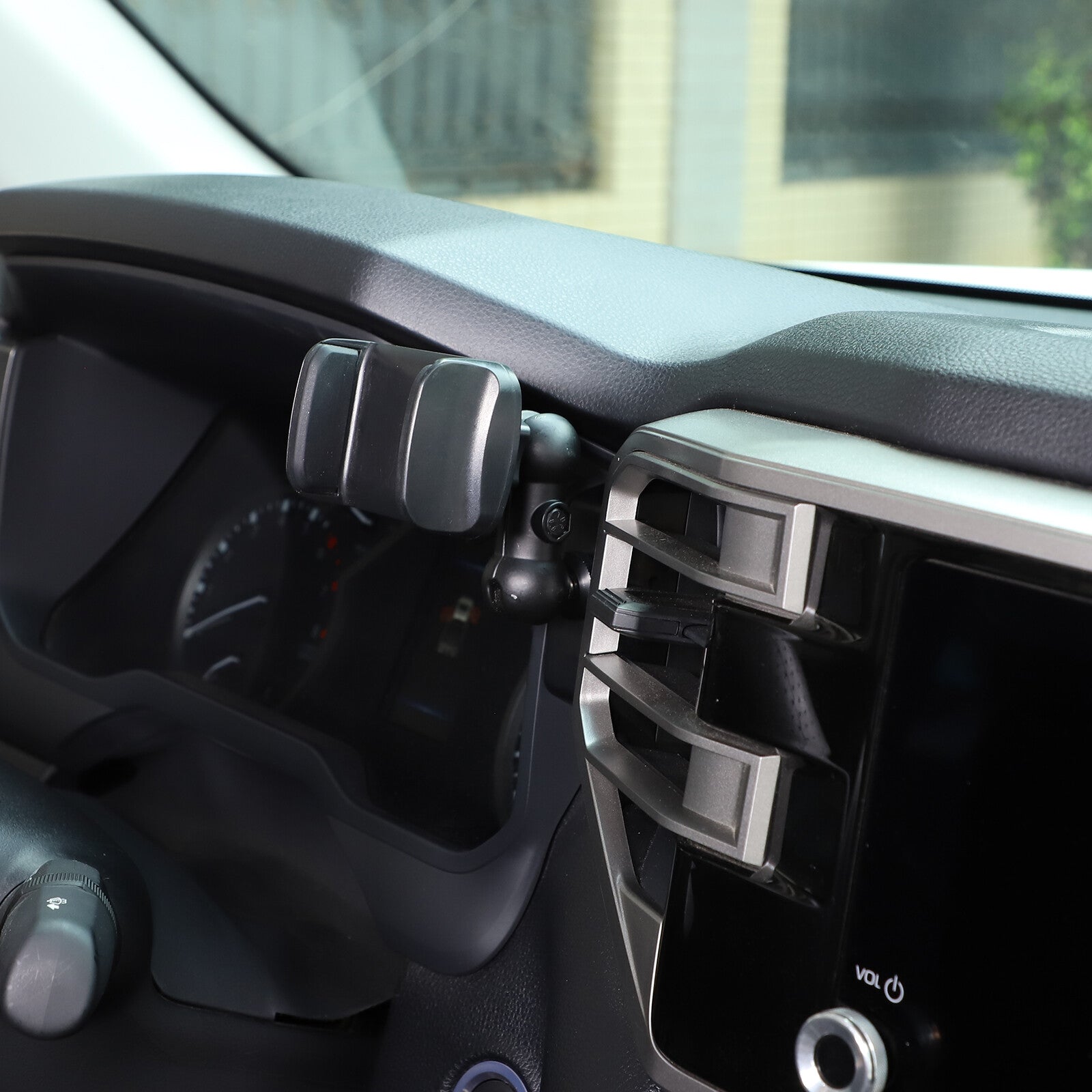 Navigation screen mounting bracket/phone holder suitable for Tendera 2022 2023- n
