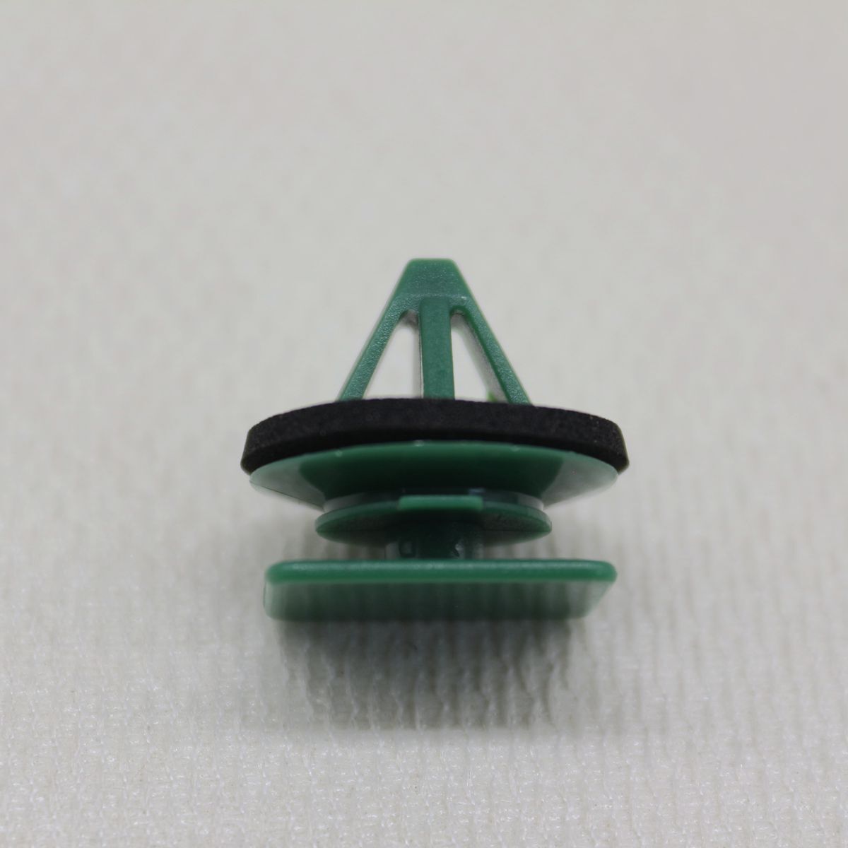 10 Rocker Panel Molded Decorative Fixing Clip with Sealer for Mazda D10E-51-SJ3