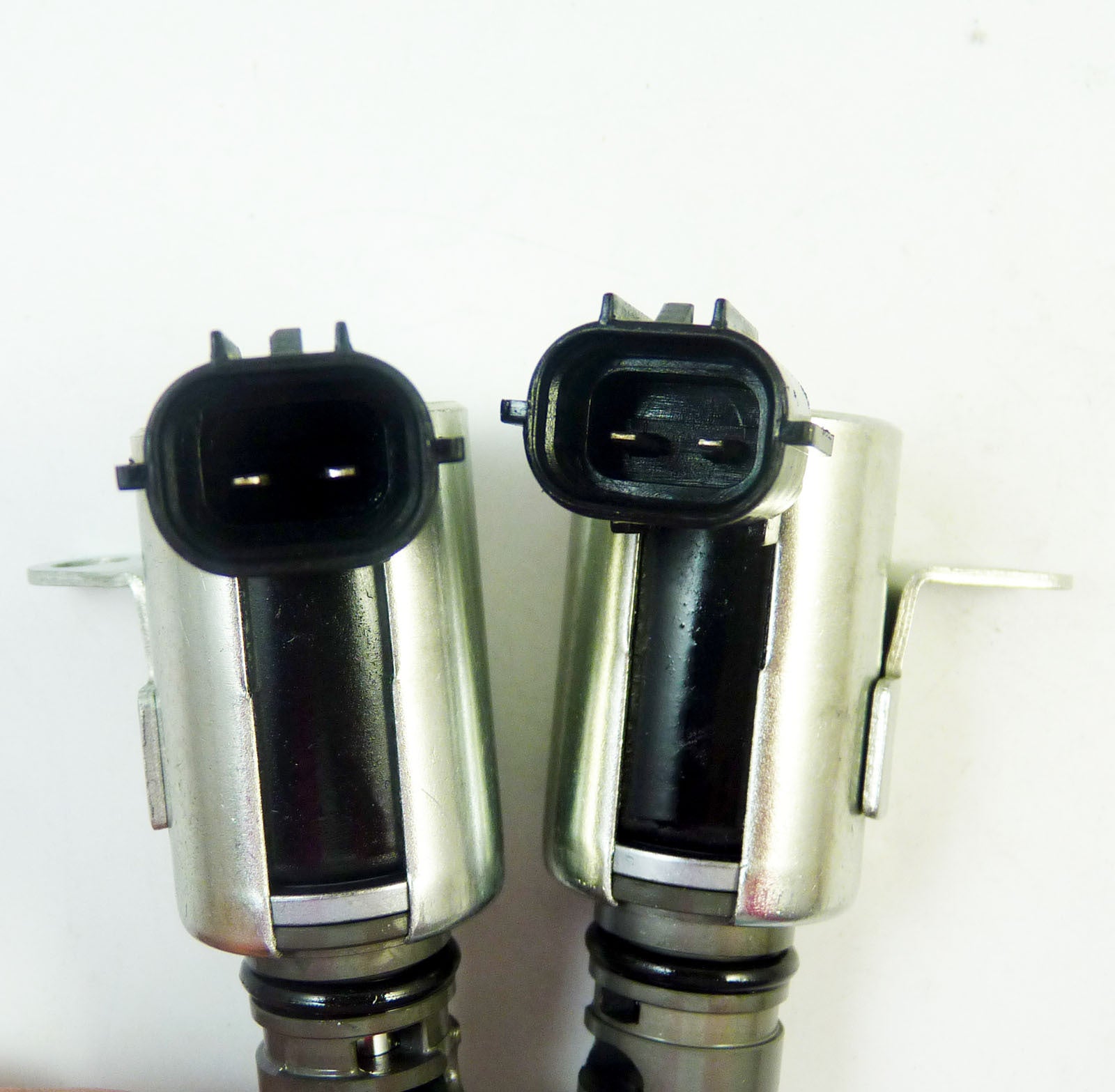 Cam-mounted timer oil control Solenold valve (left and right) suitable for Lexus for Toyota 1534020011