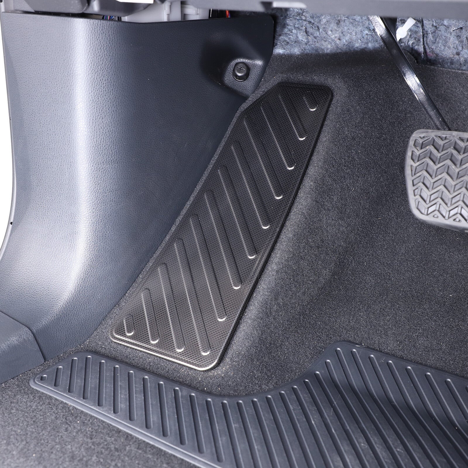 Left footrest kick plate for Land Cruiser Prado LC250 24- n